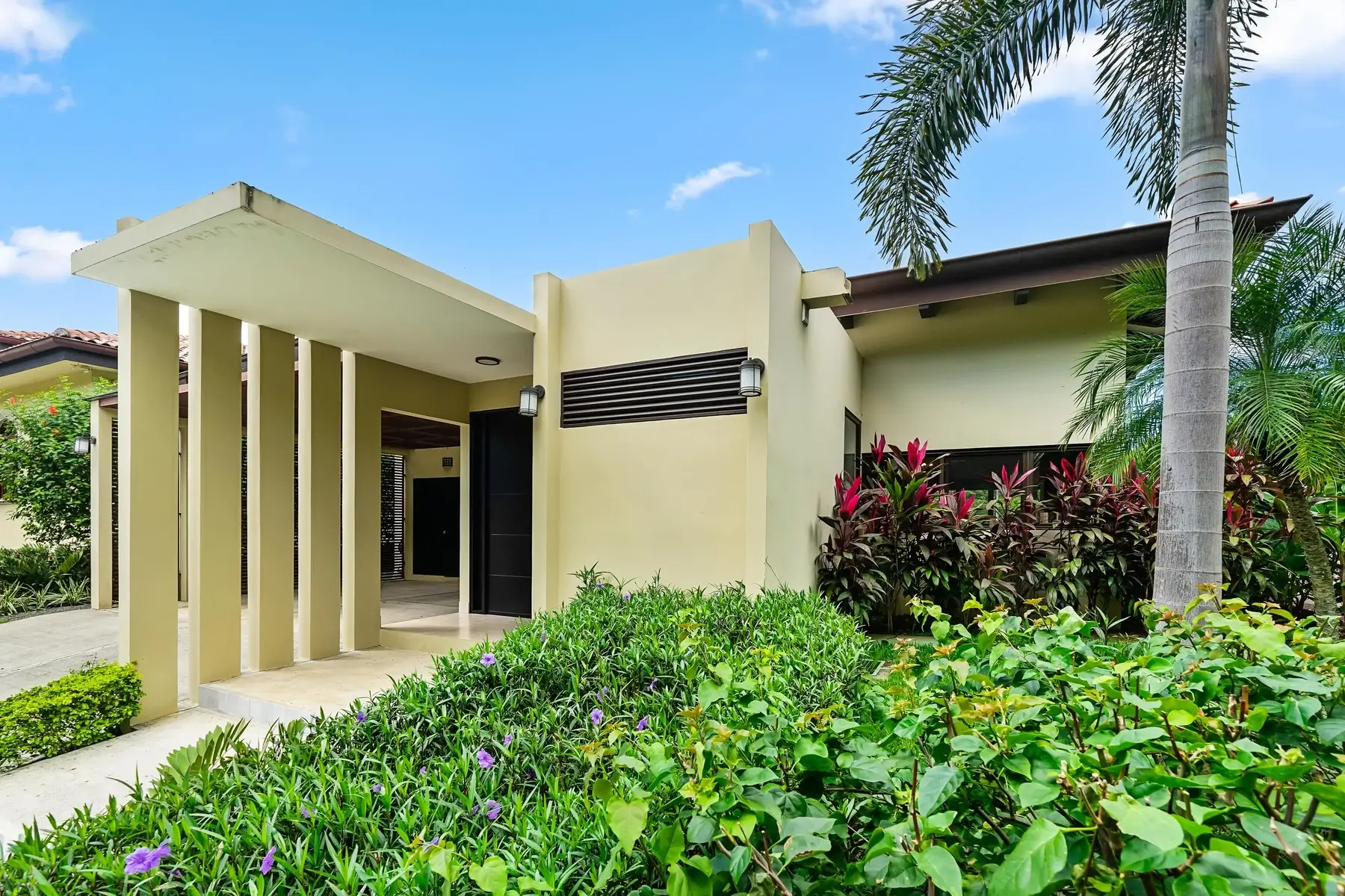 Smart Luxury Real Estate in Querencia
