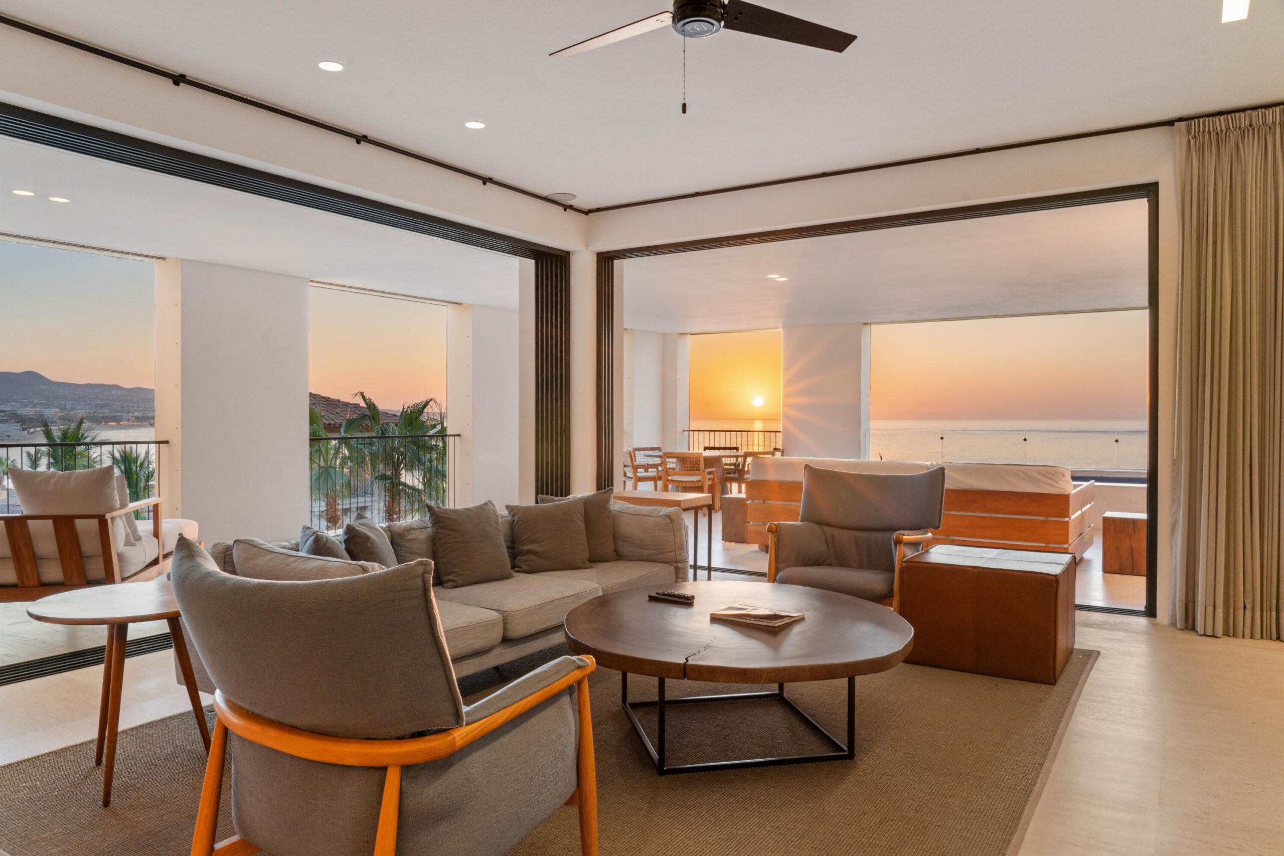 Querencia Section 3- El Valle El Valle is the latest neighborhood designed within the masterplanned Querencia community.A smaller, more intimate enclave set against the backdrop of the vibrant desert mountains,the 12 condominium residences offer a mix of for sale