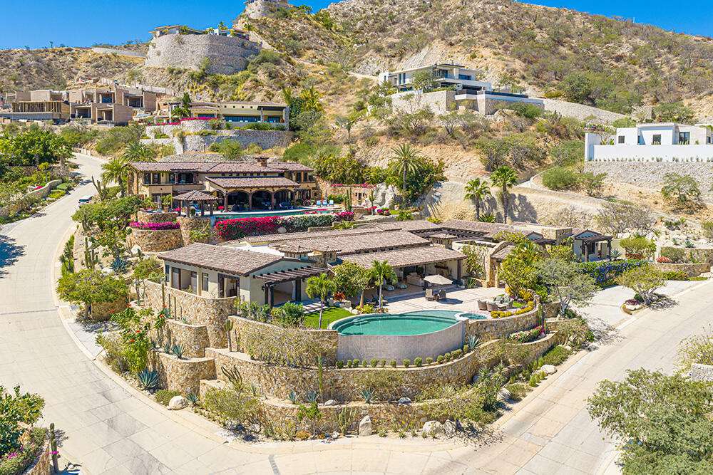 Querencia Section 1- Las Colinas Las Colinas 25 is an exceptional six-bedroom estate with unobstructed – 25 Las Colinas, San Jose Corridor, BS